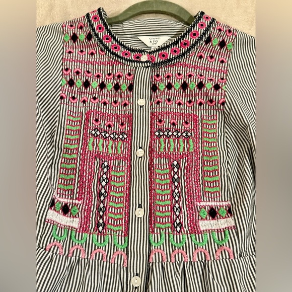 2/$30 Crown & Ivy blue striped top with Embroidered bodice ladies size 1X - Picture 7 of 10